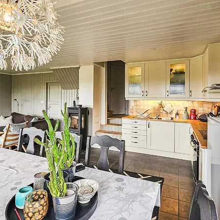 In Edland With Sauna בית נופש Nesland