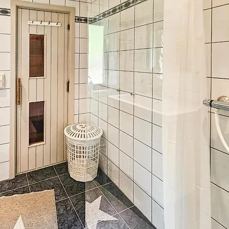 Amazing In Edland With Sauna * Nesland