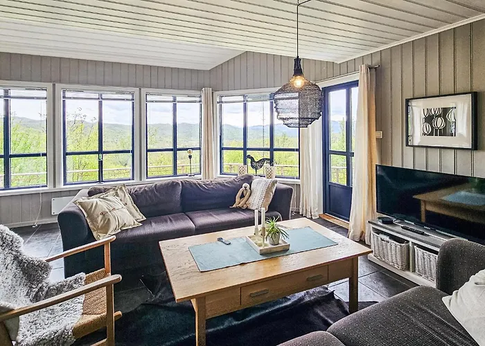 Stunning In Edland With Sauna Hébergement de vacances Nesland