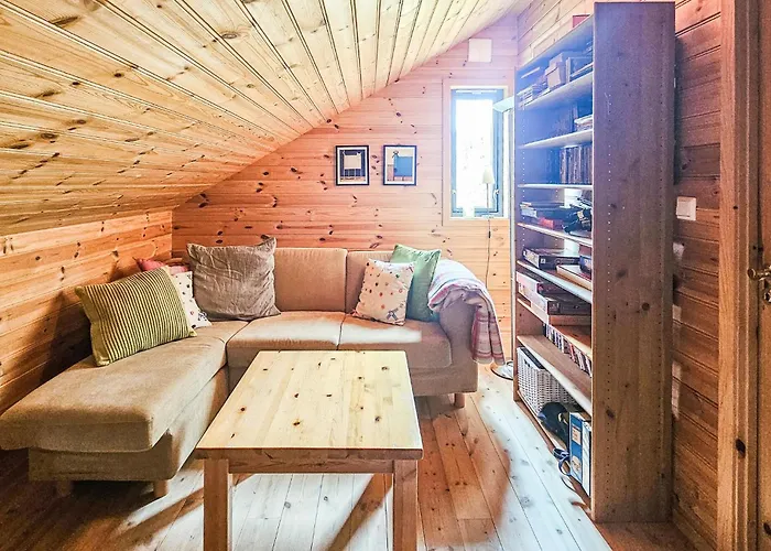 Stunning In Edland With Sauna Hébergement de vacances Nesland